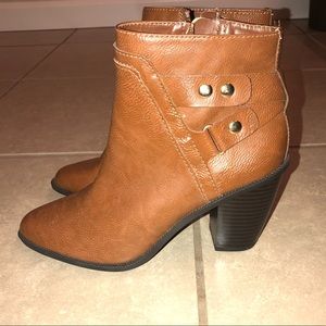 Bar lll Closed Toe Ankle Fashion Boots